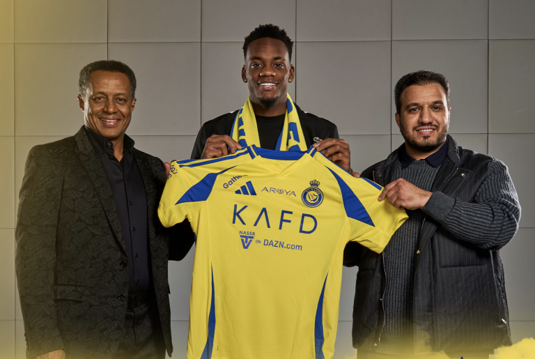 Oficial: Jhon Durán es nuevo jugador del Al Nassr